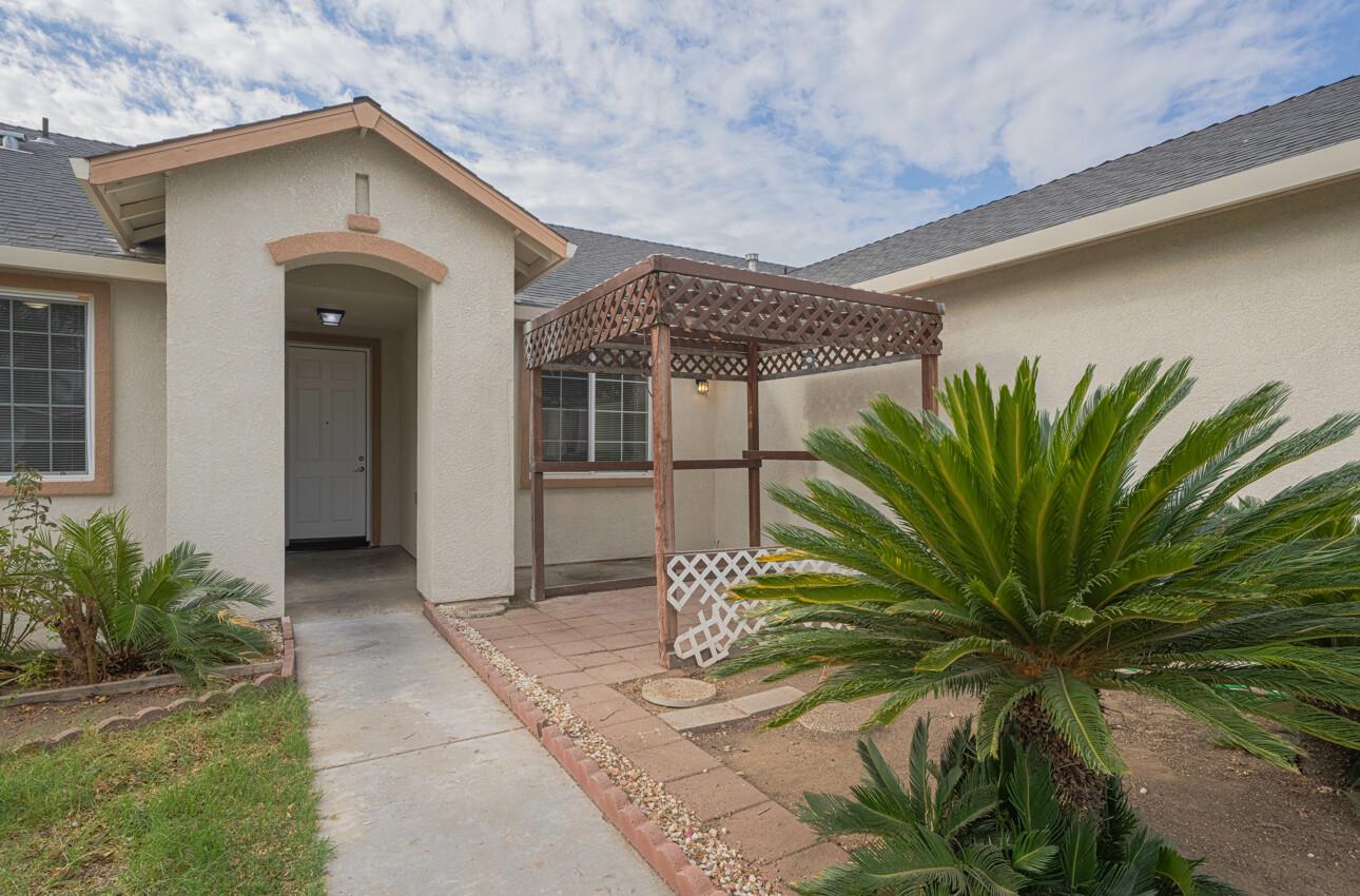 Detail Gallery Image 4 of 41 For 1592 Lacreta Ave, Madera,  CA 93638 - 4 Beds | 2 Baths