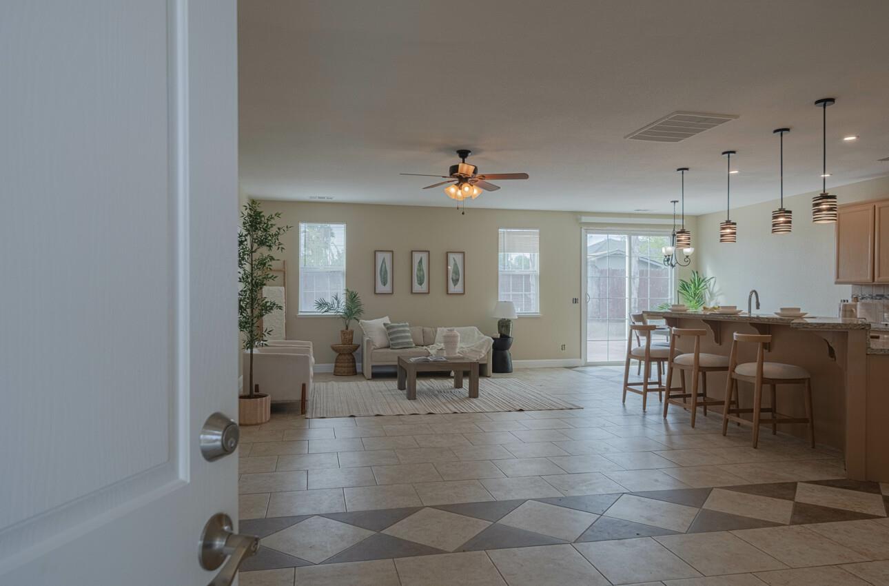 Detail Gallery Image 5 of 41 For 1592 Lacreta Ave, Madera,  CA 93638 - 4 Beds | 2 Baths