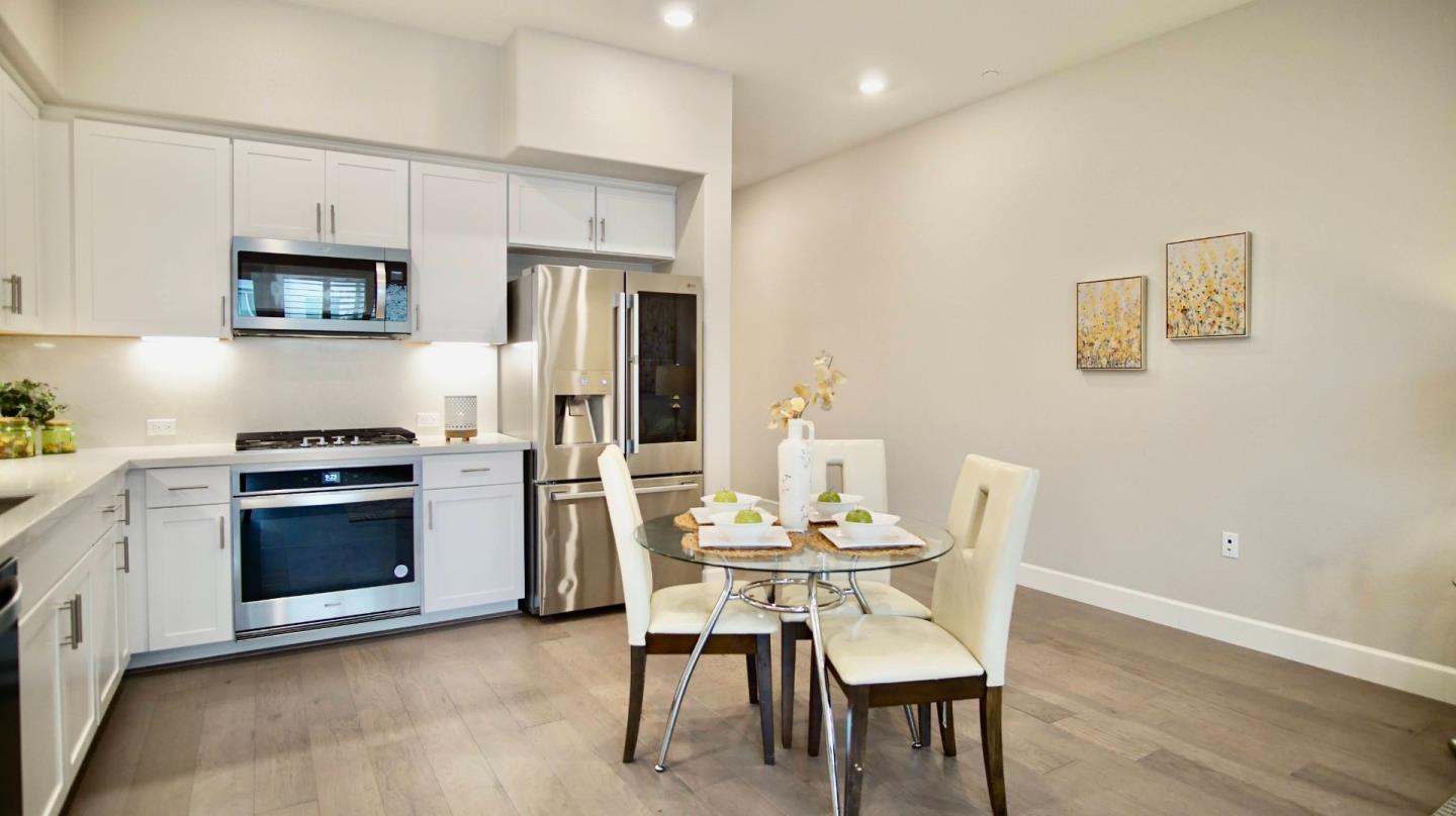 Detail Gallery Image 10 of 27 For 338 Llano De Los Robles Ave #3,  San Jose,  CA 95136 - 2 Beds | 2 Baths