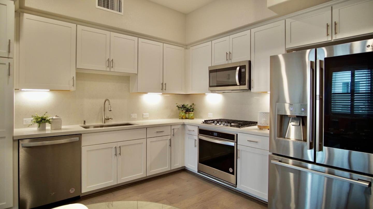 Detail Gallery Image 3 of 27 For 338 Llano De Los Robles Ave #3,  San Jose,  CA 95136 - 2 Beds | 2 Baths