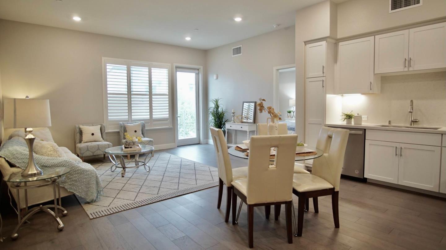 Detail Gallery Image 7 of 27 For 338 Llano De Los Robles Ave #3,  San Jose,  CA 95136 - 2 Beds | 2 Baths