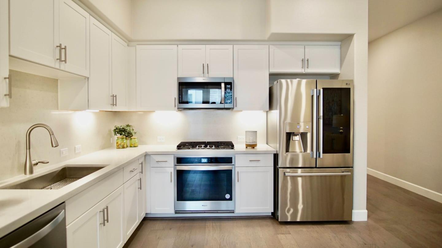 Detail Gallery Image 9 of 27 For 338 Llano De Los Robles Ave #3,  San Jose,  CA 95136 - 2 Beds | 2 Baths