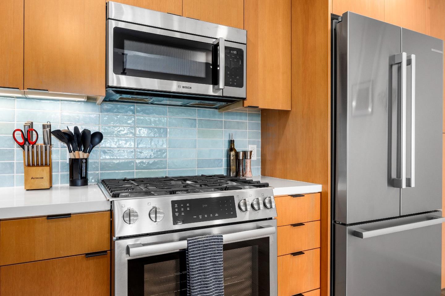 Detail Gallery Image 10 of 46 For 208 Capitola Ave, Capitola,  CA 95010 - – Beds | – Baths