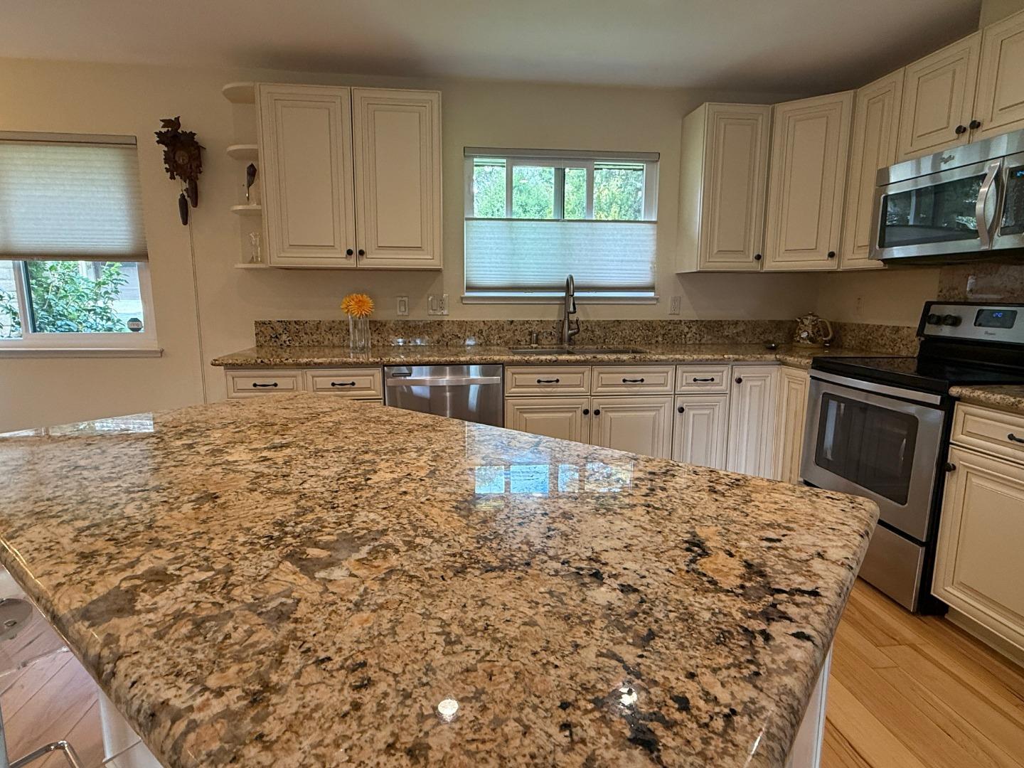 Detail Gallery Image 11 of 48 For Slns-Mty Hwy,  Salinas,  CA 93908 - 2 Beds | 2 Baths