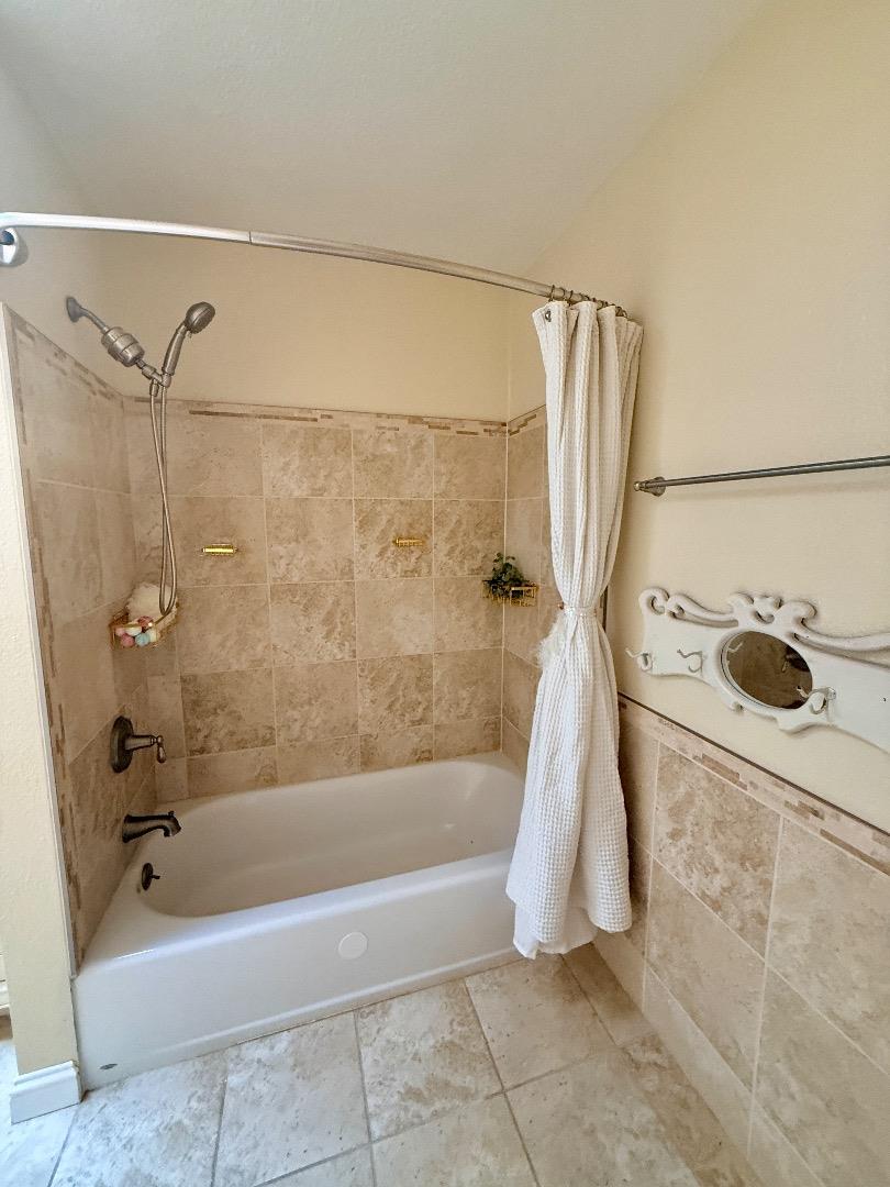 Detail Gallery Image 16 of 48 For Slns-Mty Hwy,  Salinas,  CA 93908 - 2 Beds | 2 Baths