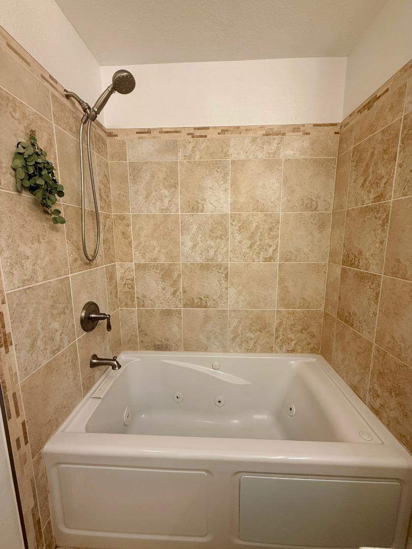 Detail Gallery Image 21 of 48 For Slns-Mty Hwy,  Salinas,  CA 93908 - 2 Beds | 2 Baths