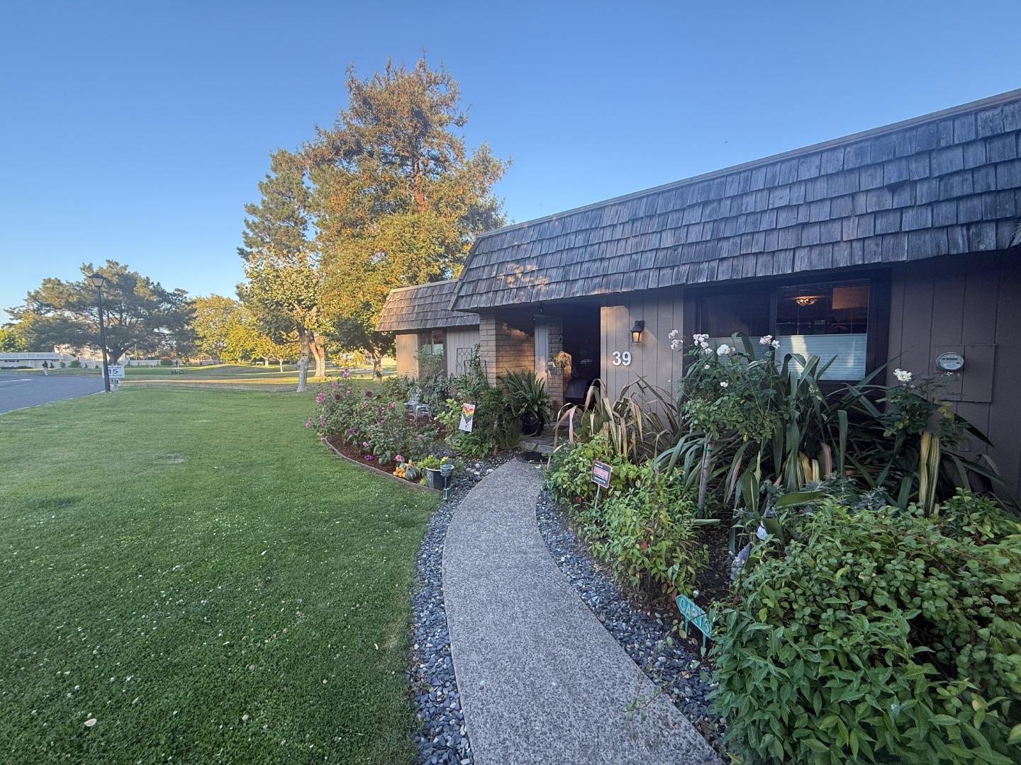 Detail Gallery Image 5 of 48 For Slns-Mty Hwy,  Salinas,  CA 93908 - 2 Beds | 2 Baths