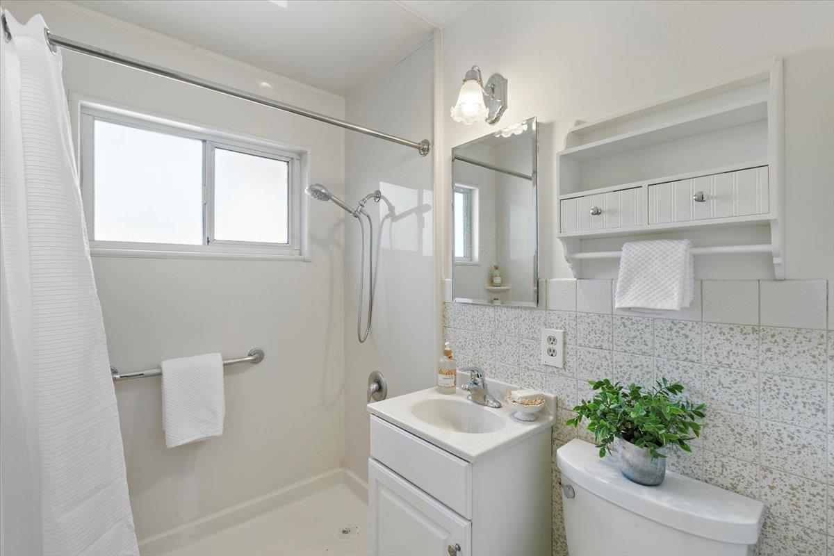 Detail Gallery Image 17 of 26 For 875 Mckendrie St, San Jose,  CA 95126 - 3 Beds | 1/1 Baths