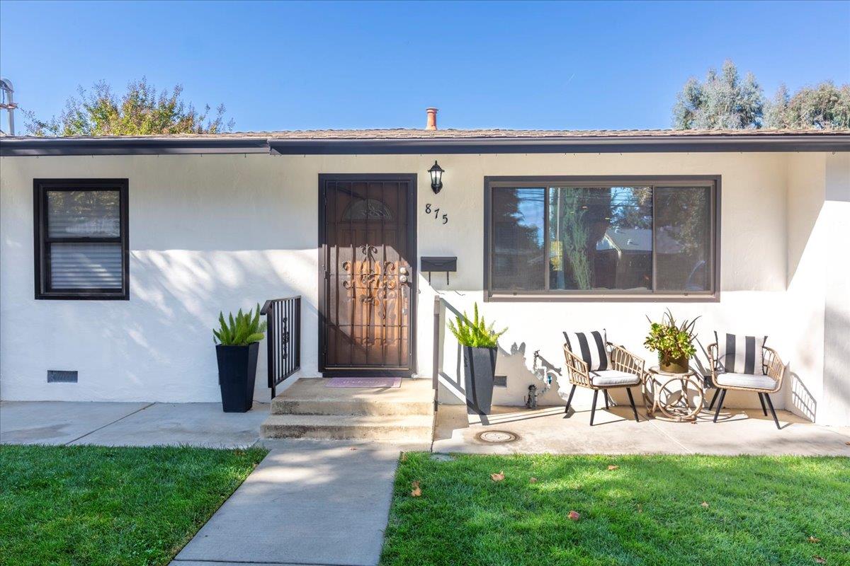 Detail Gallery Image 5 of 26 For 875 Mckendrie St, San Jose,  CA 95126 - 3 Beds | 1/1 Baths