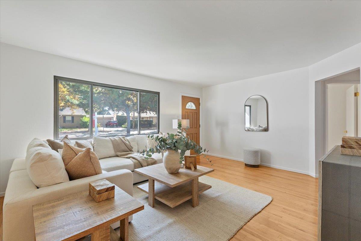 Detail Gallery Image 8 of 26 For 875 Mckendrie St, San Jose,  CA 95126 - 3 Beds | 1/1 Baths