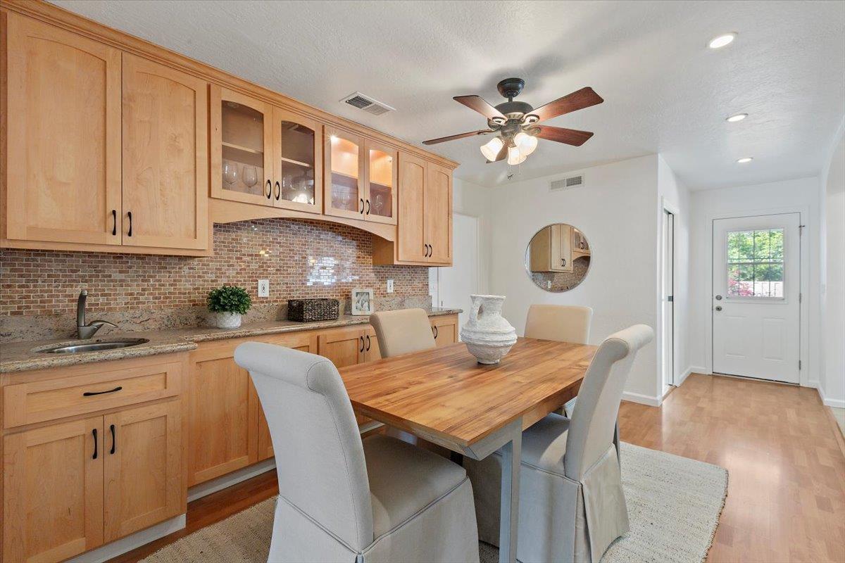 Detail Gallery Image 9 of 26 For 875 Mckendrie St, San Jose,  CA 95126 - 3 Beds | 1/1 Baths