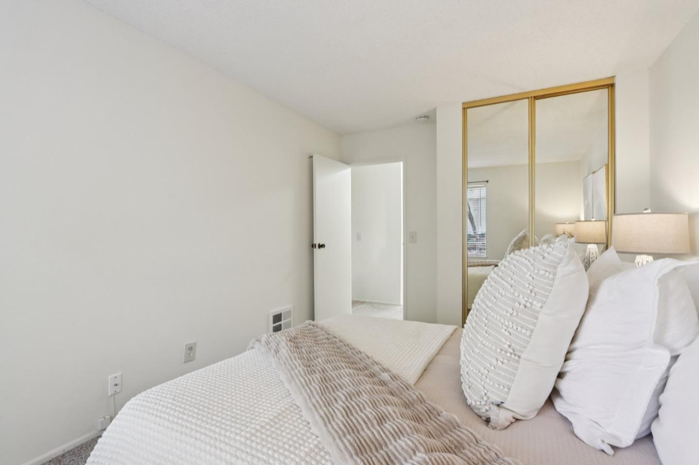 Detail Gallery Image 10 of 27 For 4205 Golden Oaks Ln, Monterey,  CA 93940 - 1 Beds | 1 Baths