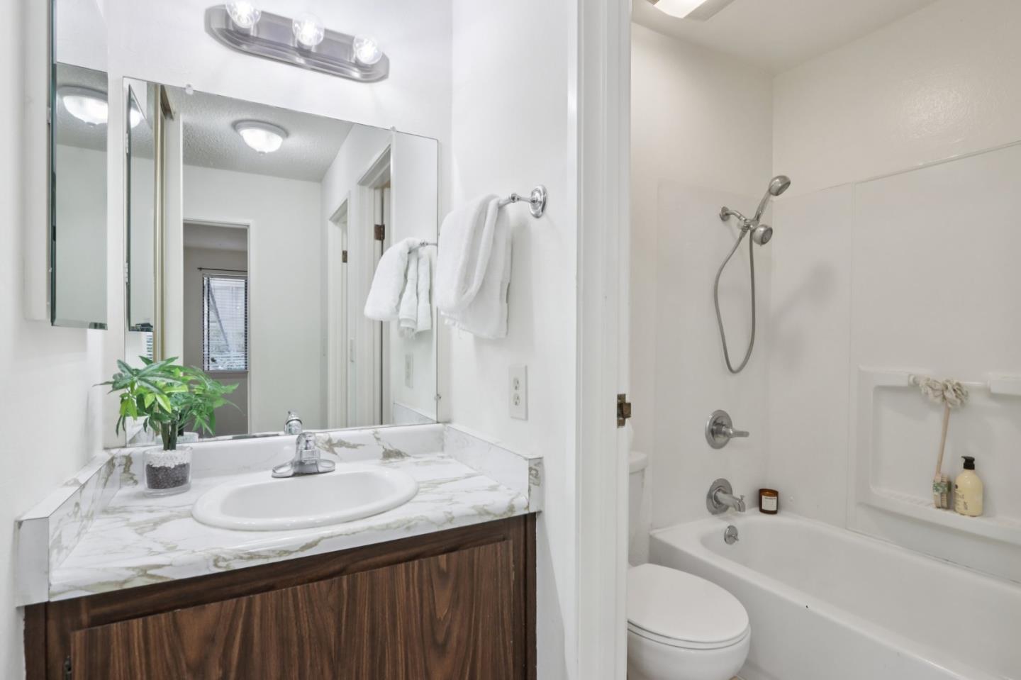 Detail Gallery Image 12 of 27 For 4205 Golden Oaks Ln, Monterey,  CA 93940 - 1 Beds | 1 Baths