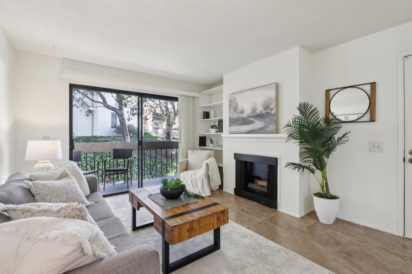 Detail Gallery Image 2 of 27 For 4205 Golden Oaks Ln, Monterey,  CA 93940 - 1 Beds | 1 Baths