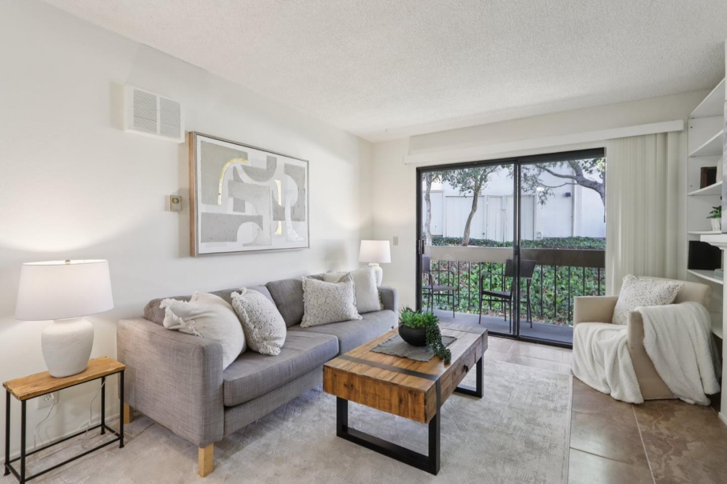 Detail Gallery Image 3 of 27 For 4205 Golden Oaks Ln, Monterey,  CA 93940 - 1 Beds | 1 Baths