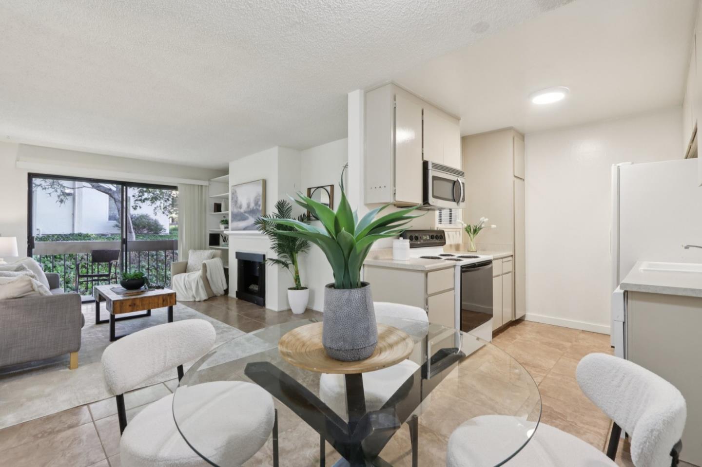 Detail Gallery Image 5 of 27 For 4205 Golden Oaks Ln, Monterey,  CA 93940 - 1 Beds | 1 Baths