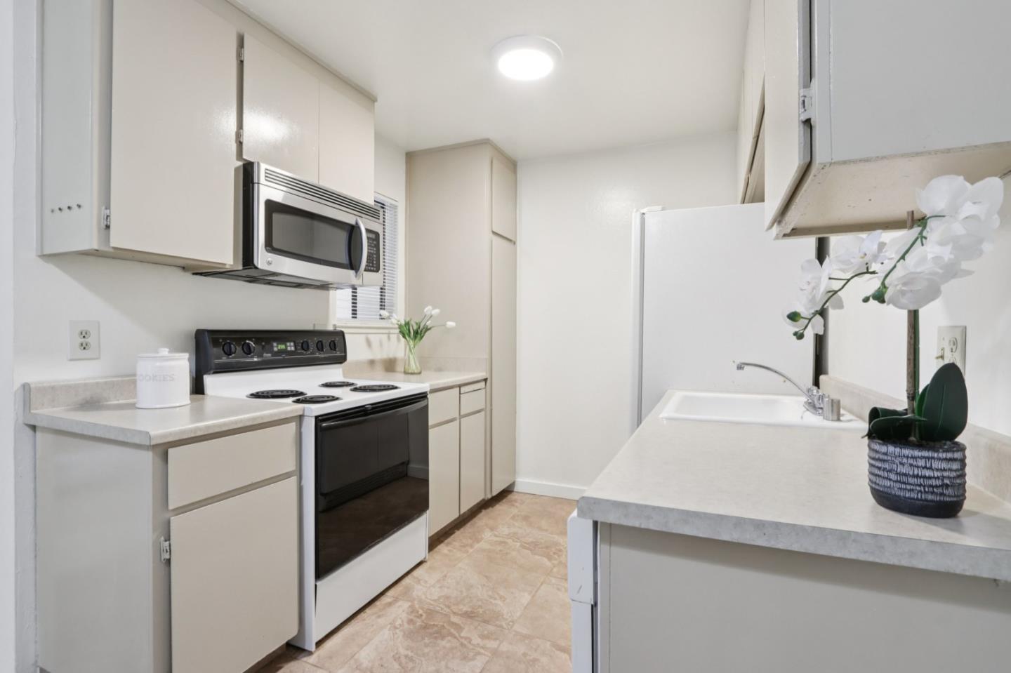 Detail Gallery Image 8 of 27 For 4205 Golden Oaks Ln, Monterey,  CA 93940 - 1 Beds | 1 Baths