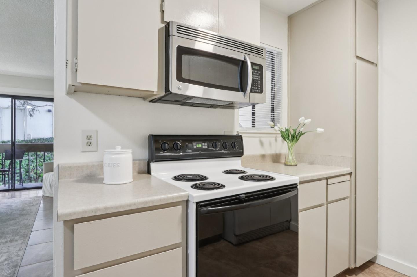 Detail Gallery Image 9 of 27 For 4205 Golden Oaks Ln, Monterey,  CA 93940 - 1 Beds | 1 Baths