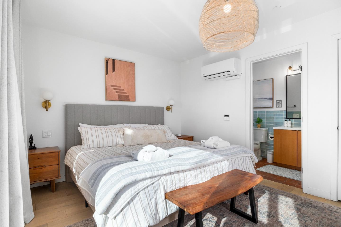 Detail Gallery Image 13 of 46 For 208 Capitola Ave, Capitola,  CA 95010 - 3 Beds | 3/3 Baths