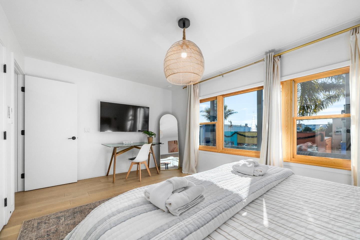 Detail Gallery Image 14 of 46 For 208 Capitola Ave, Capitola,  CA 95010 - 3 Beds | 3/3 Baths