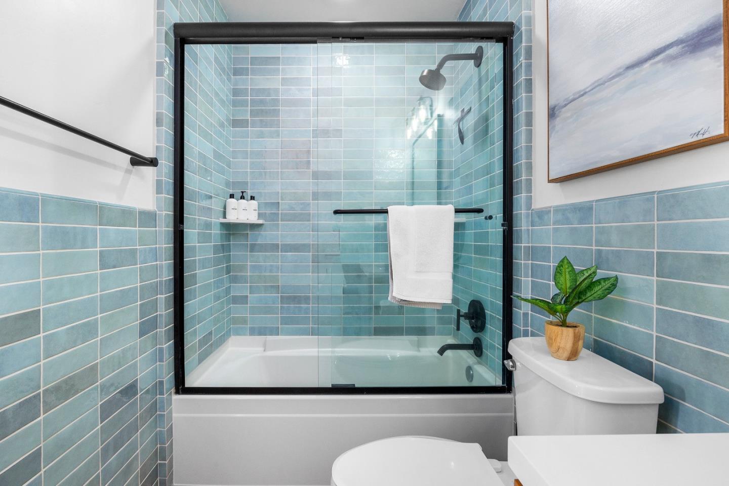 Detail Gallery Image 17 of 46 For 208 Capitola Ave, Capitola,  CA 95010 - 3 Beds | 3/3 Baths