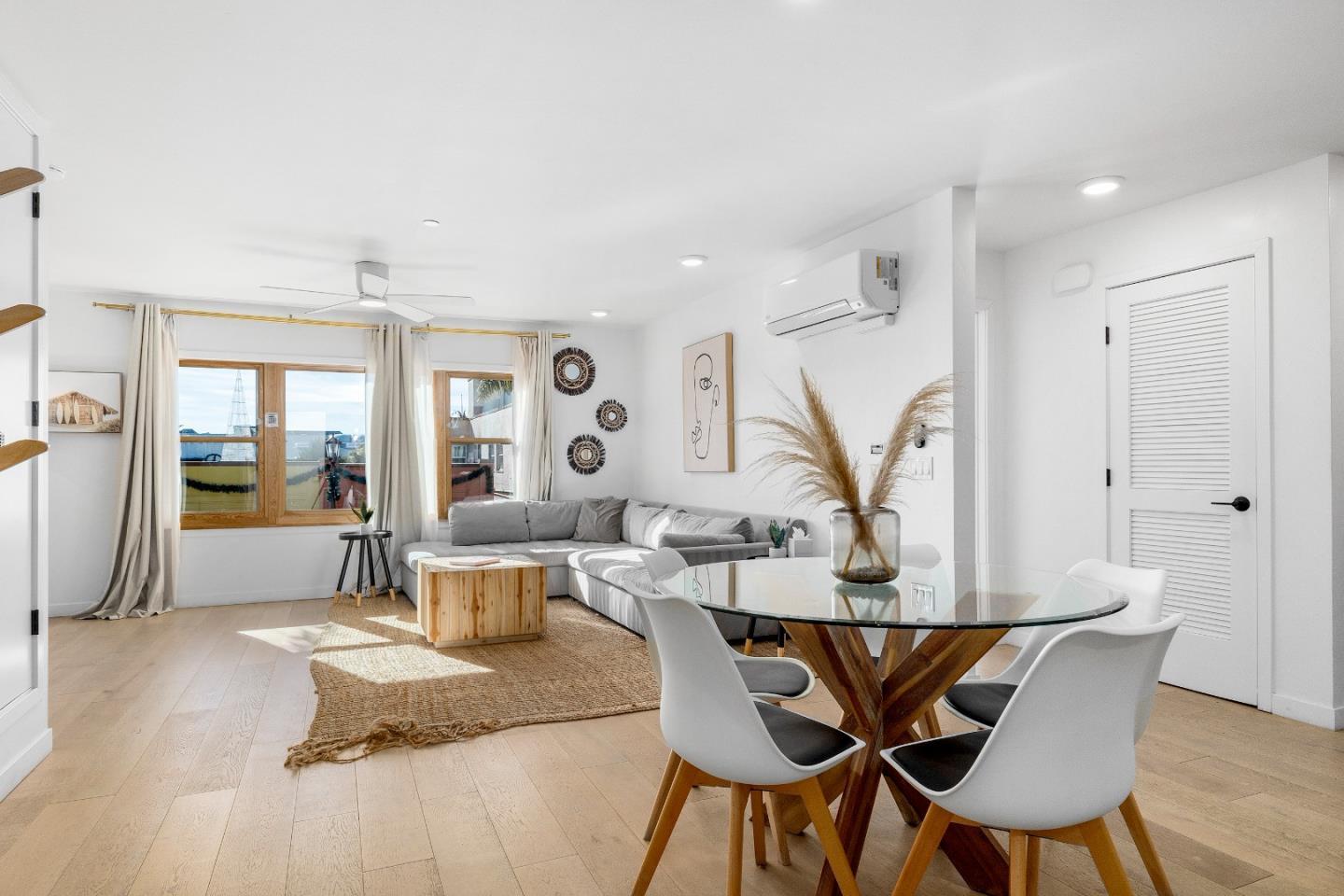 Detail Gallery Image 2 of 46 For 208 Capitola Ave, Capitola,  CA 95010 - 3 Beds | 3/3 Baths