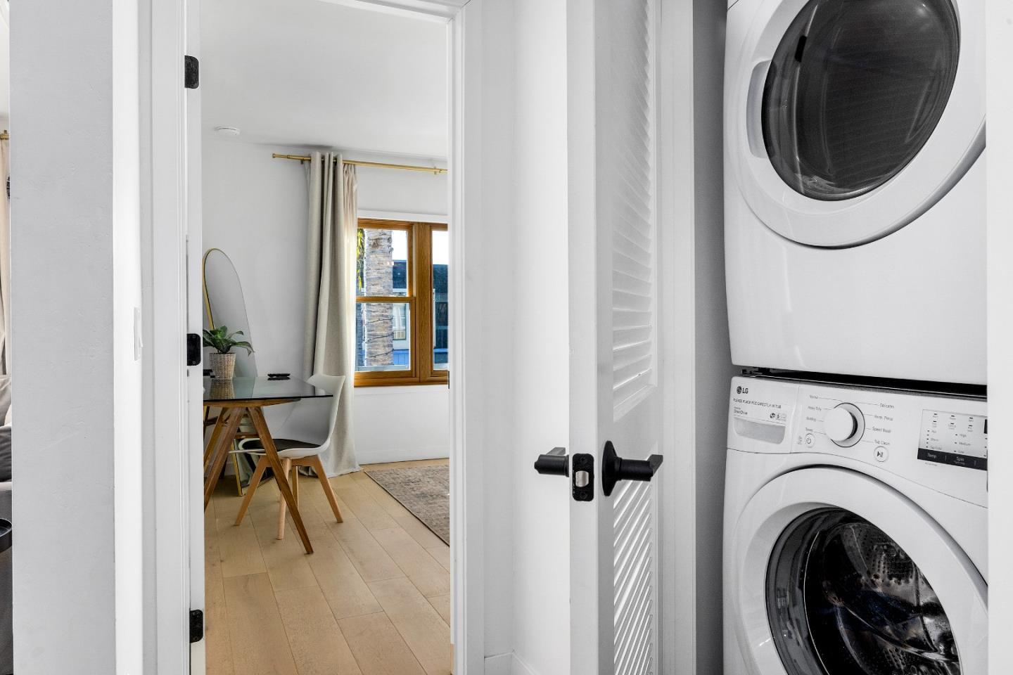 Detail Gallery Image 22 of 46 For 208 Capitola Ave, Capitola,  CA 95010 - 3 Beds | 3/3 Baths