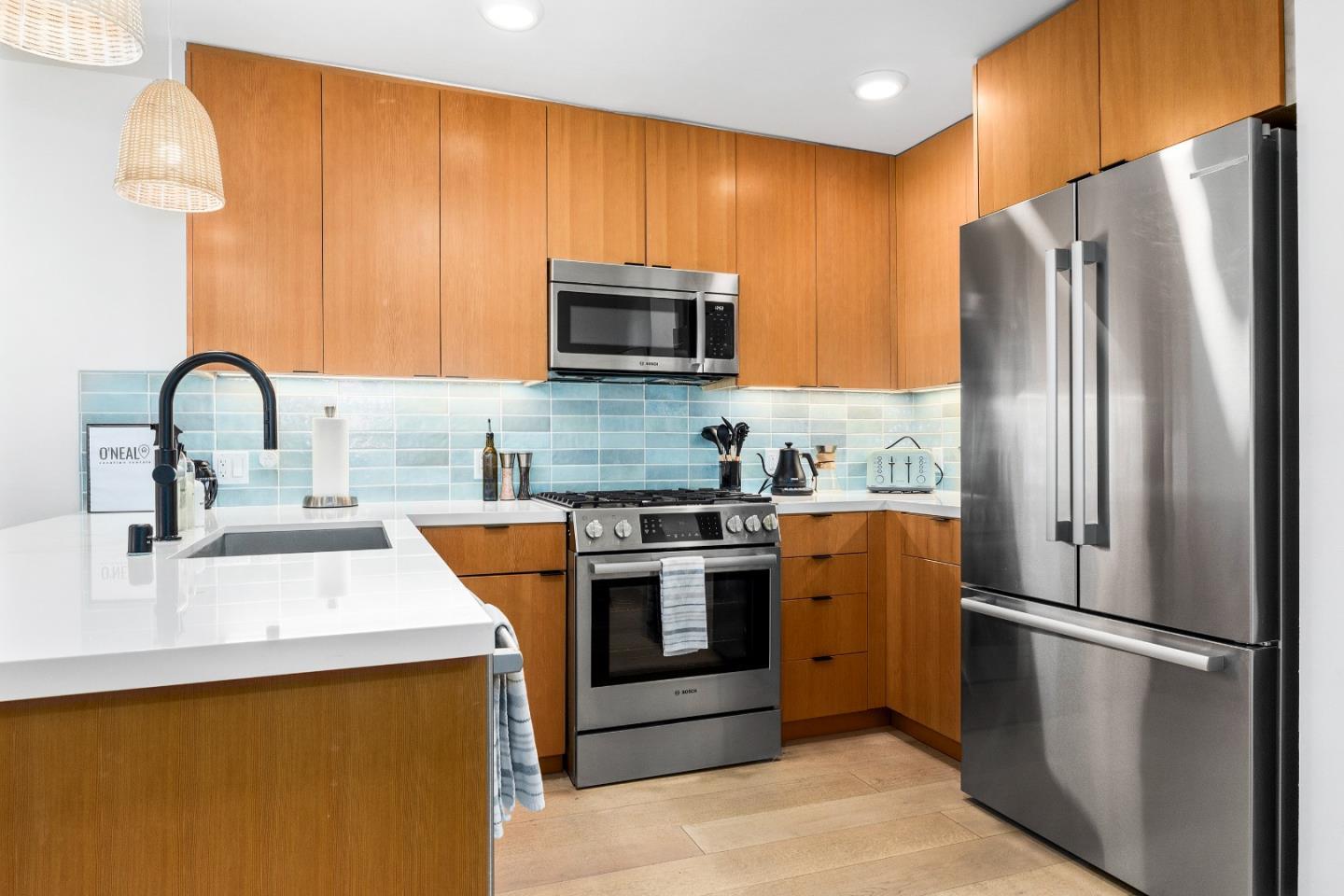 Detail Gallery Image 29 of 46 For 208 Capitola Ave, Capitola,  CA 95010 - 3 Beds | 3/3 Baths