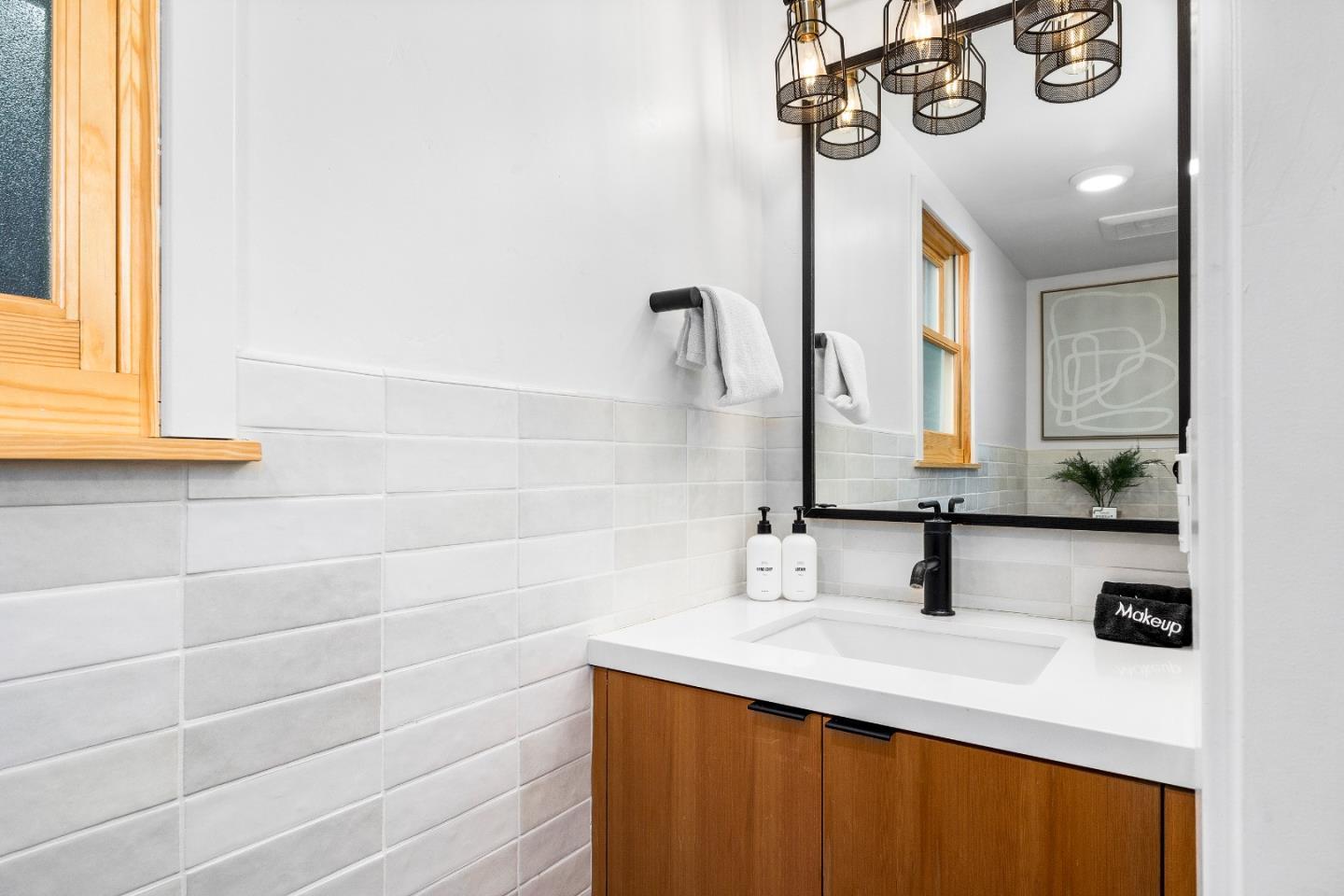 Detail Gallery Image 32 of 46 For 208 Capitola Ave, Capitola,  CA 95010 - 3 Beds | 3/3 Baths