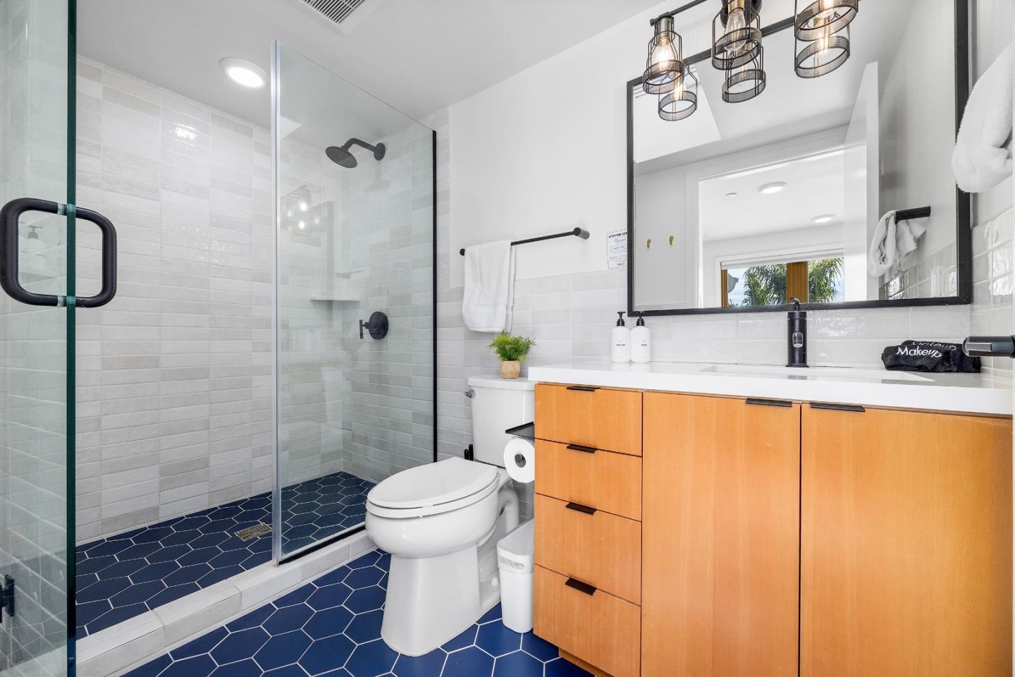 Detail Gallery Image 37 of 46 For 208 Capitola Ave, Capitola,  CA 95010 - 3 Beds | 3/3 Baths