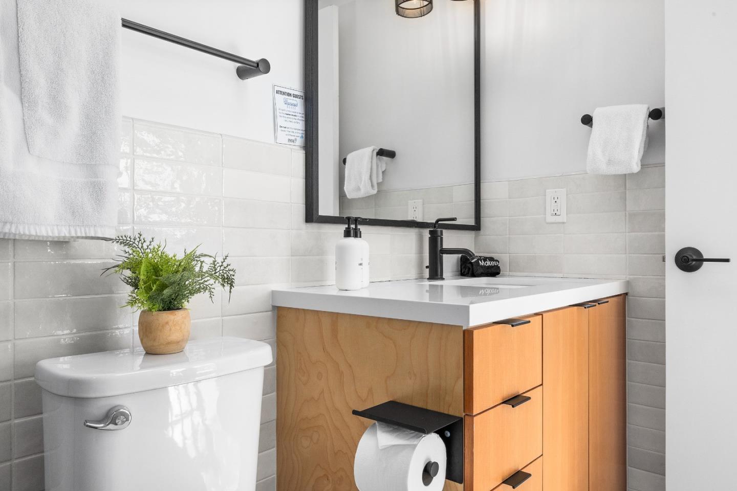 Detail Gallery Image 39 of 46 For 208 Capitola Ave, Capitola,  CA 95010 - 3 Beds | 3/3 Baths