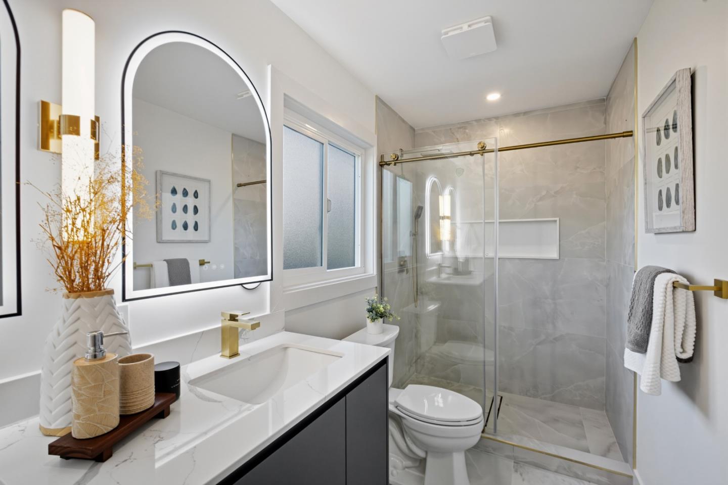 Detail Gallery Image 12 of 21 For 3332 Victor Ave, Oakland,  CA 94602 - 4 Beds | 2/1 Baths