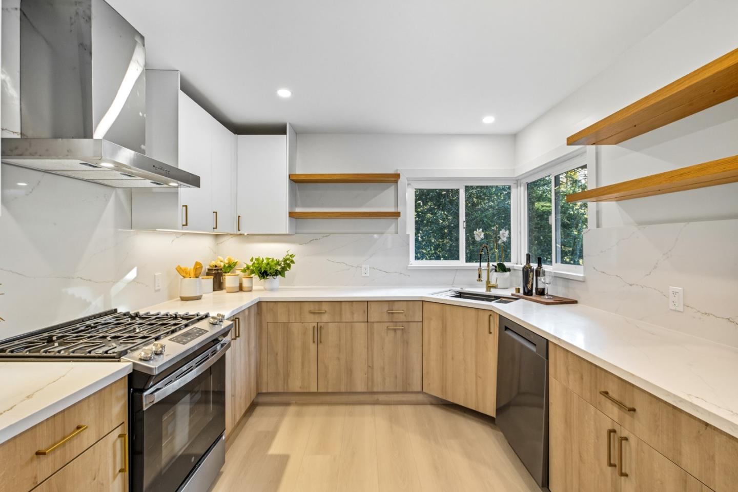 Detail Gallery Image 7 of 21 For 3332 Victor Ave, Oakland,  CA 94602 - 4 Beds | 2/1 Baths