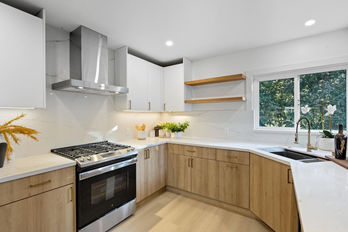 Detail Gallery Image 8 of 21 For 3332 Victor Ave, Oakland,  CA 94602 - 4 Beds | 2/1 Baths