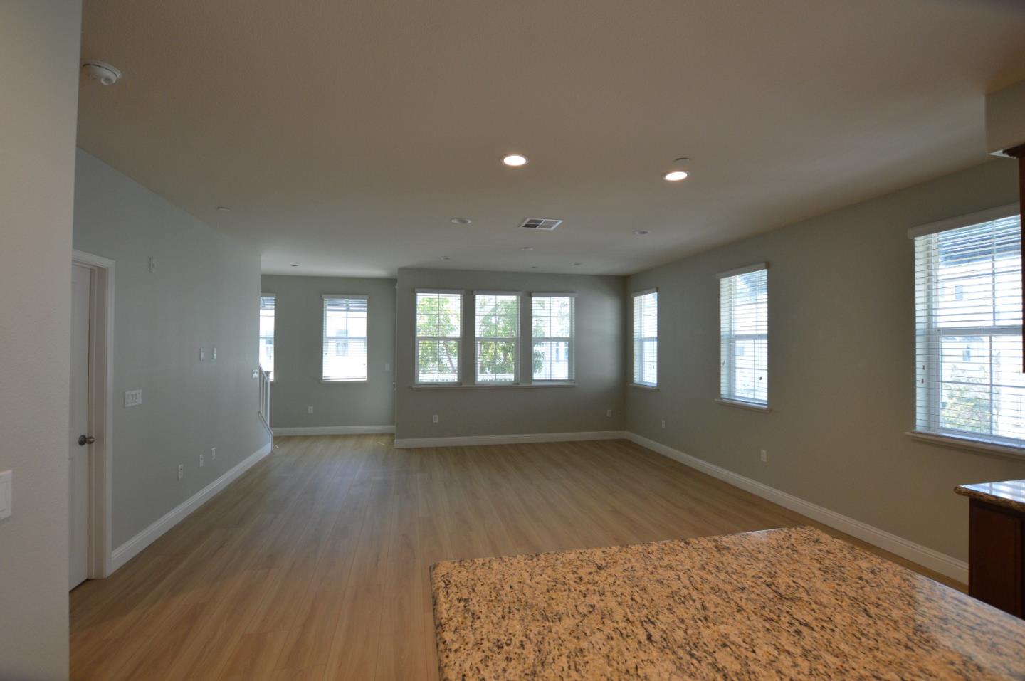 Detail Gallery Image 4 of 13 For 315 Wild Rose Way, Milpitas,  CA 95035 - 2 Beds | 2/1 Baths