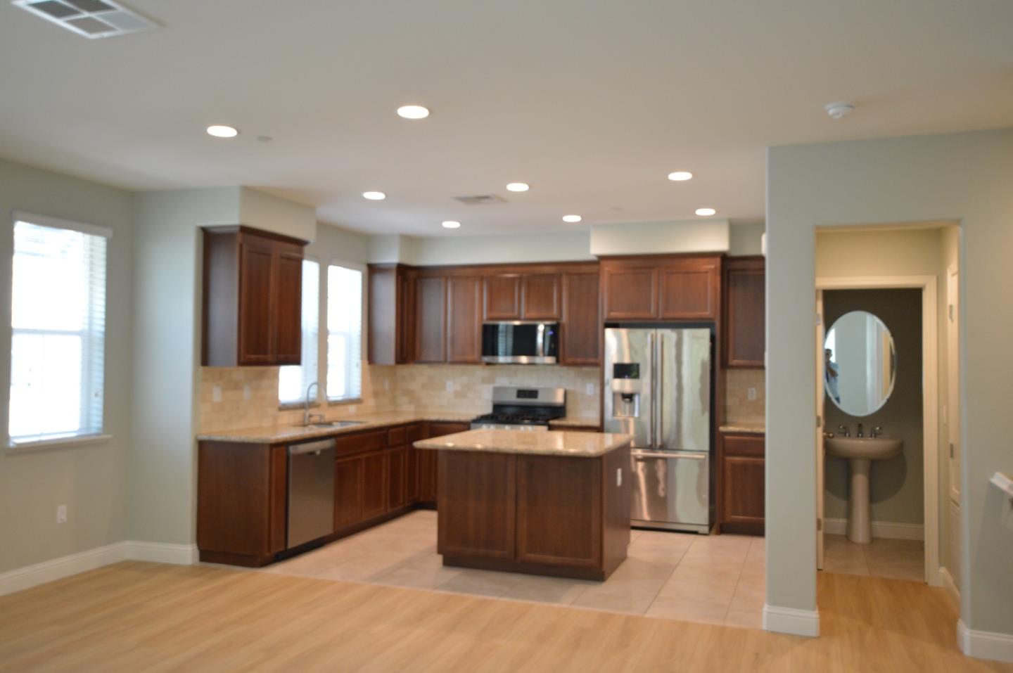 Detail Gallery Image 5 of 13 For 315 Wild Rose Way, Milpitas,  CA 95035 - 2 Beds | 2/1 Baths