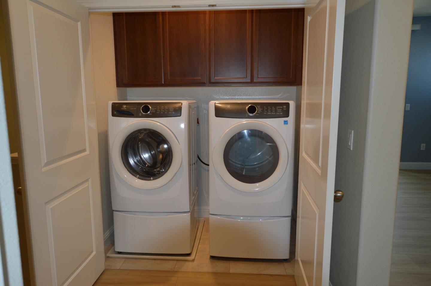 Detail Gallery Image 7 of 13 For 315 Wild Rose Way, Milpitas,  CA 95035 - 2 Beds | 2/1 Baths