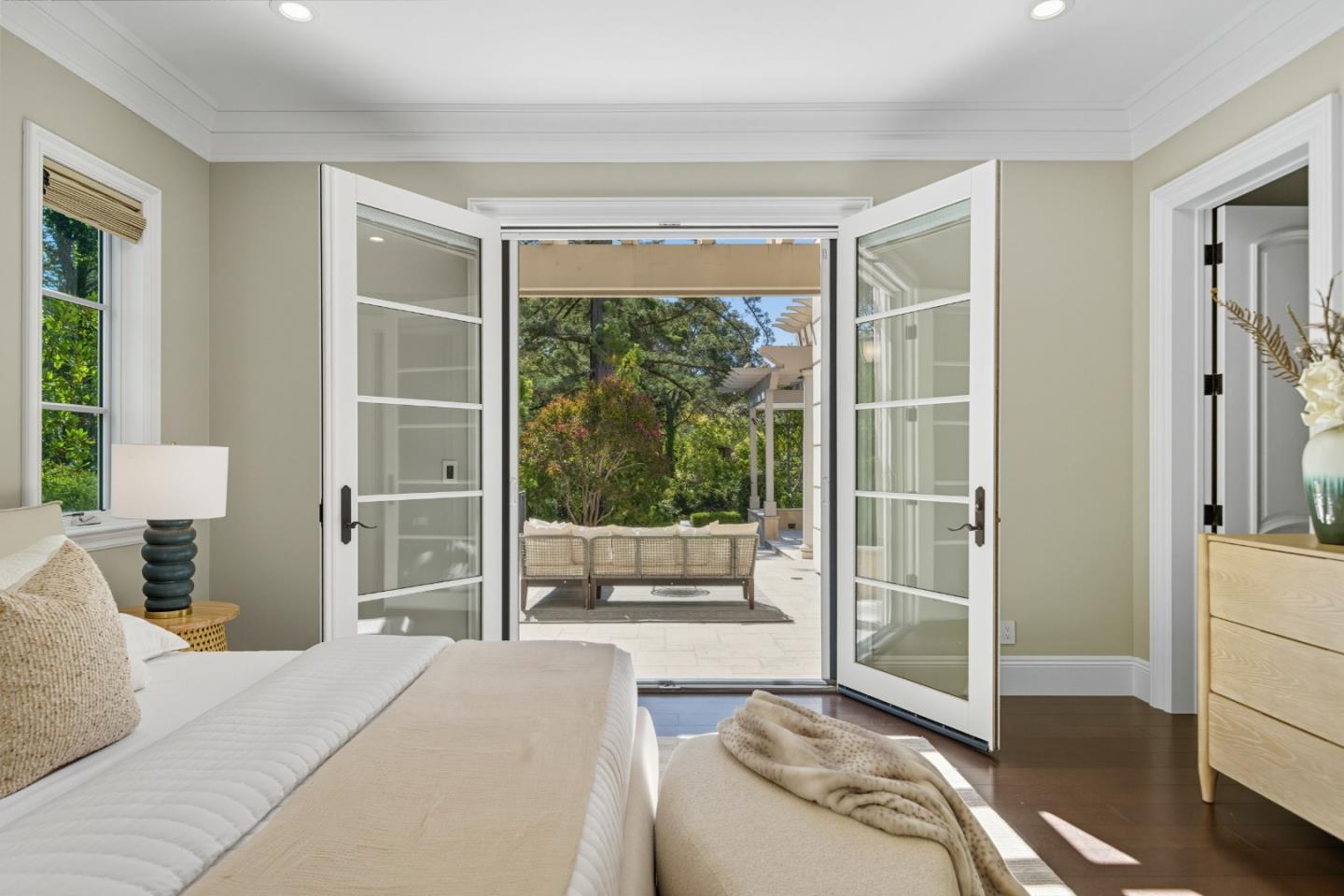 Detail Gallery Image 11 of 63 For 625 W Santa Inez Ave, Hillsborough,  CA 94010 - 5 Beds | 5/2 Baths