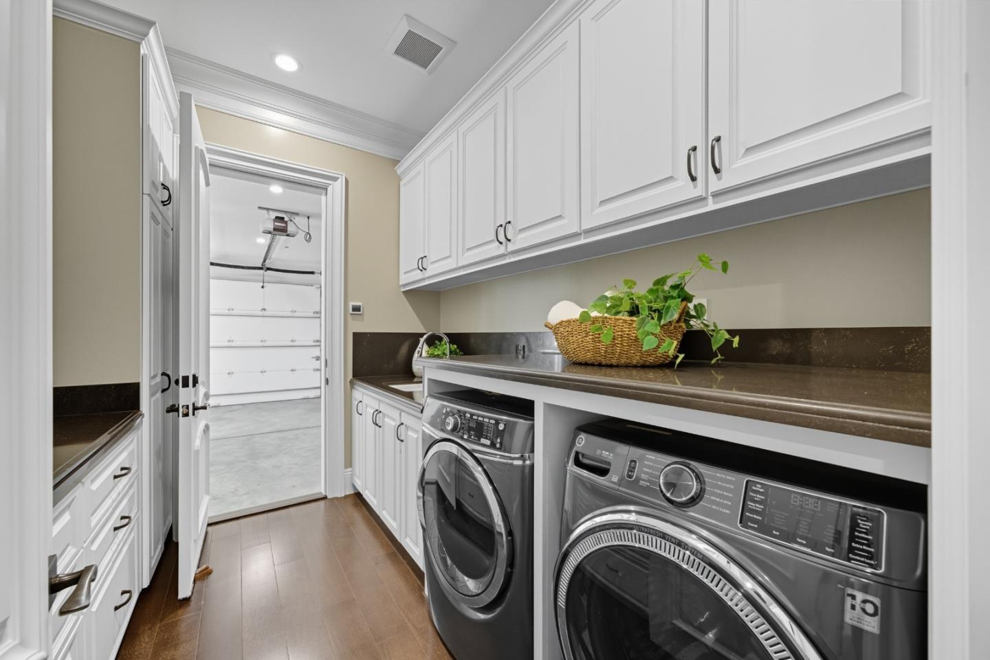 Detail Gallery Image 21 of 63 For 625 W Santa Inez Ave, Hillsborough,  CA 94010 - 5 Beds | 5/2 Baths