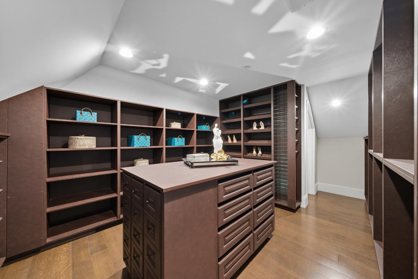 Detail Gallery Image 34 of 63 For 625 W Santa Inez Ave, Hillsborough,  CA 94010 - 5 Beds | 5/2 Baths