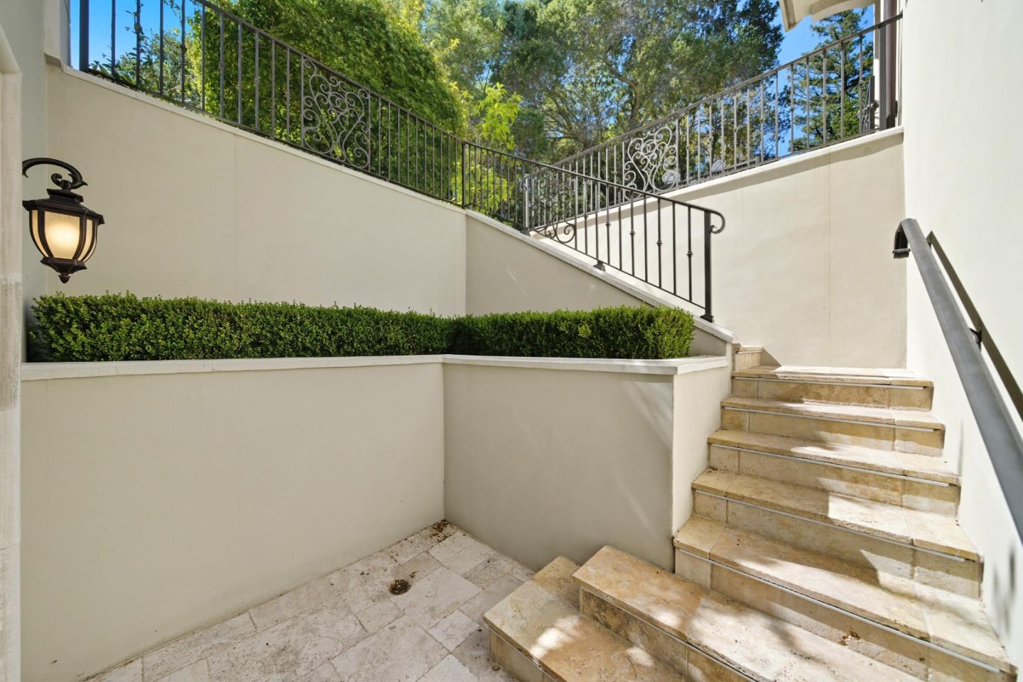 Detail Gallery Image 50 of 63 For 625 W Santa Inez Ave, Hillsborough,  CA 94010 - 5 Beds | 5/2 Baths