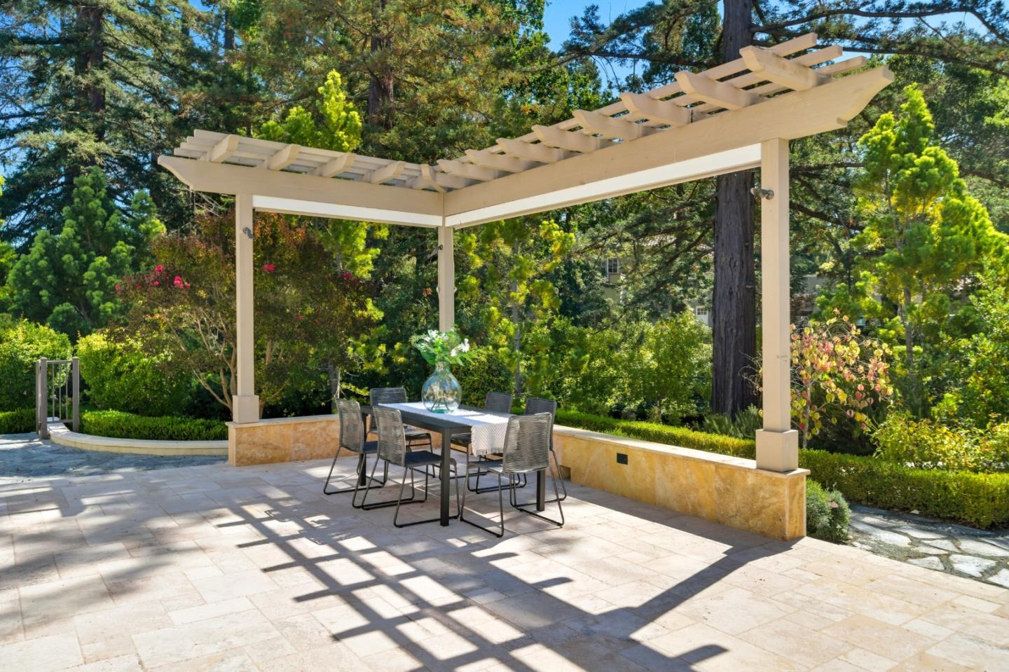 Detail Gallery Image 54 of 63 For 625 W Santa Inez Ave, Hillsborough,  CA 94010 - 5 Beds | 5/2 Baths