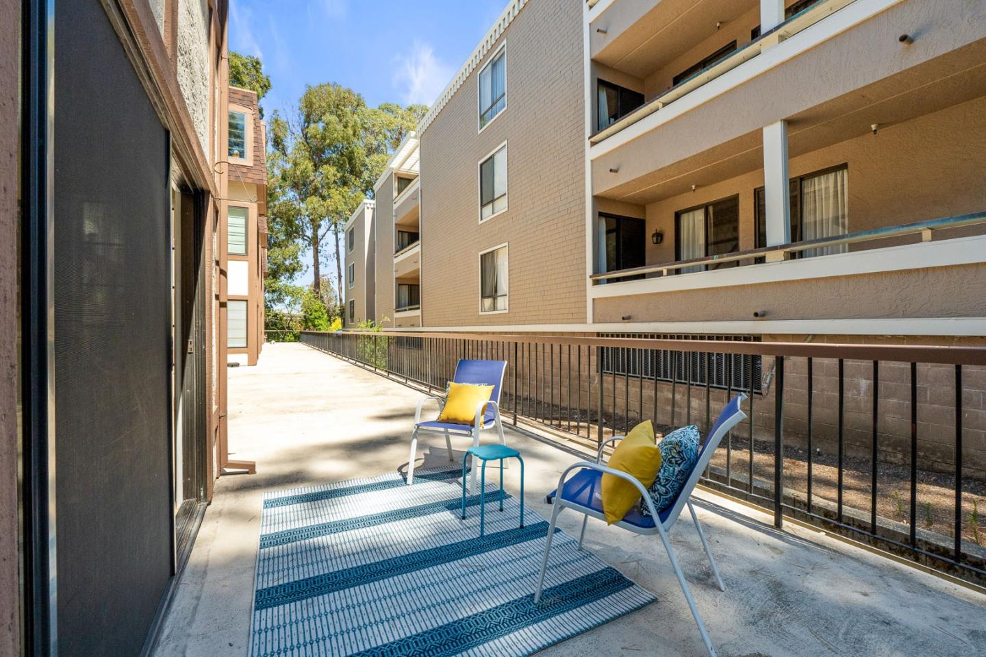 Detail Gallery Image 16 of 18 For 735 El Camino Real #104,  Burlingame,  CA 94010 - 2 Beds | 1 Baths