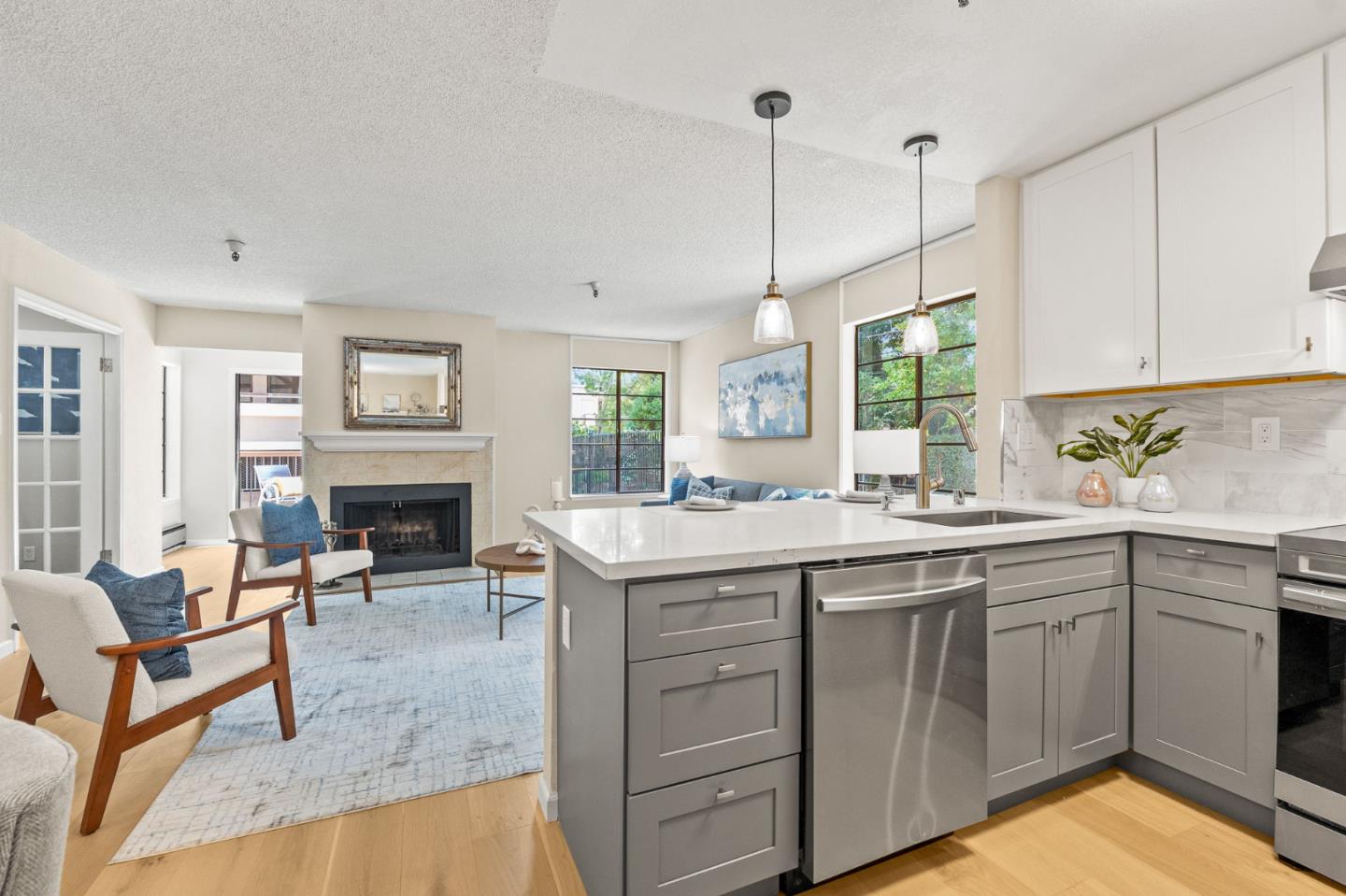 Detail Gallery Image 4 of 18 For 735 El Camino Real #104,  Burlingame,  CA 94010 - 2 Beds | 1 Baths