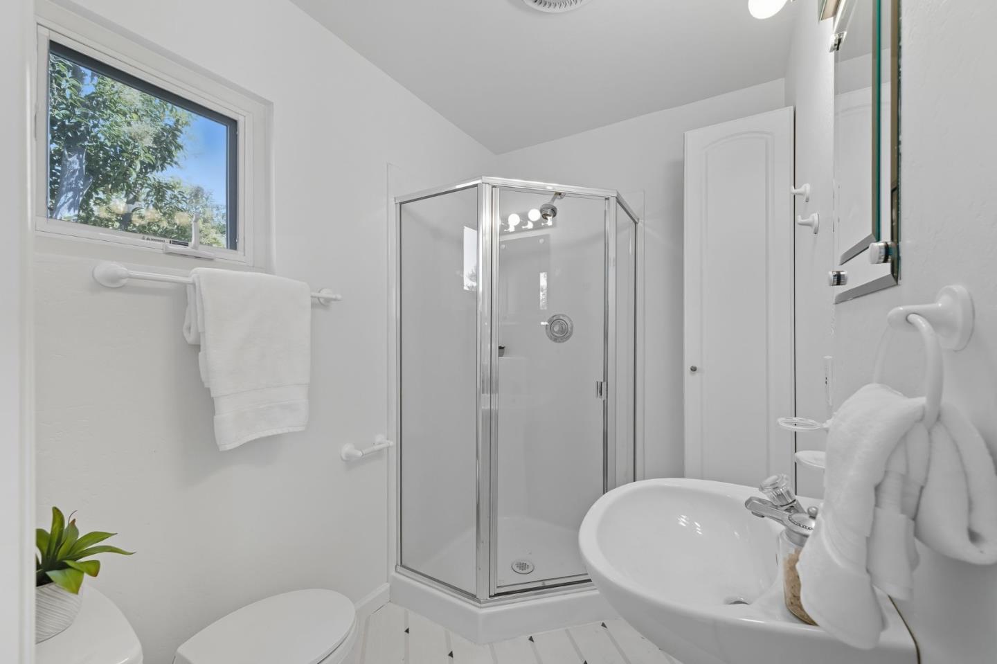 Detail Gallery Image 18 of 31 For 89 Hilltop Dr, San Carlos,  CA 94070 - 3 Beds | 2 Baths