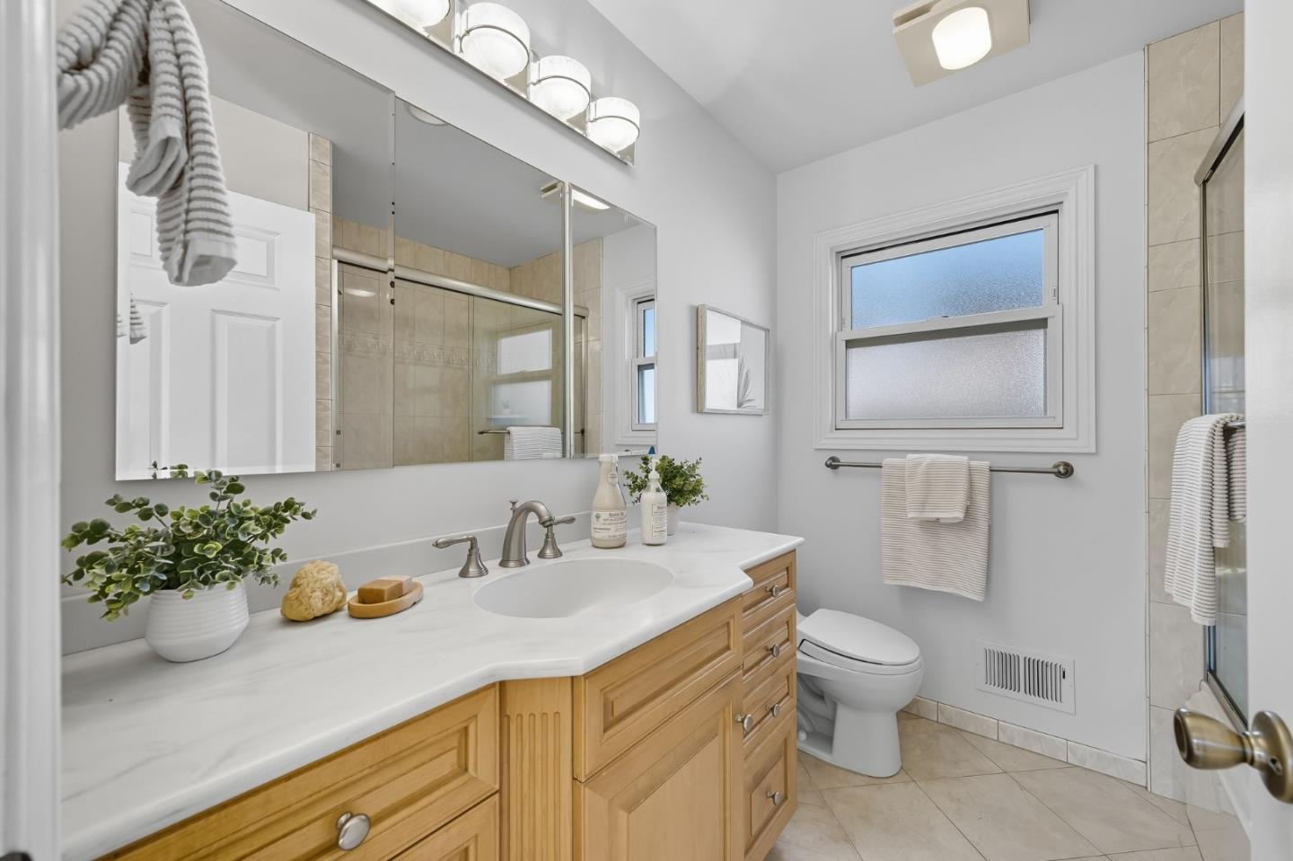 Detail Gallery Image 19 of 31 For 89 Hilltop Dr, San Carlos,  CA 94070 - 3 Beds | 2 Baths