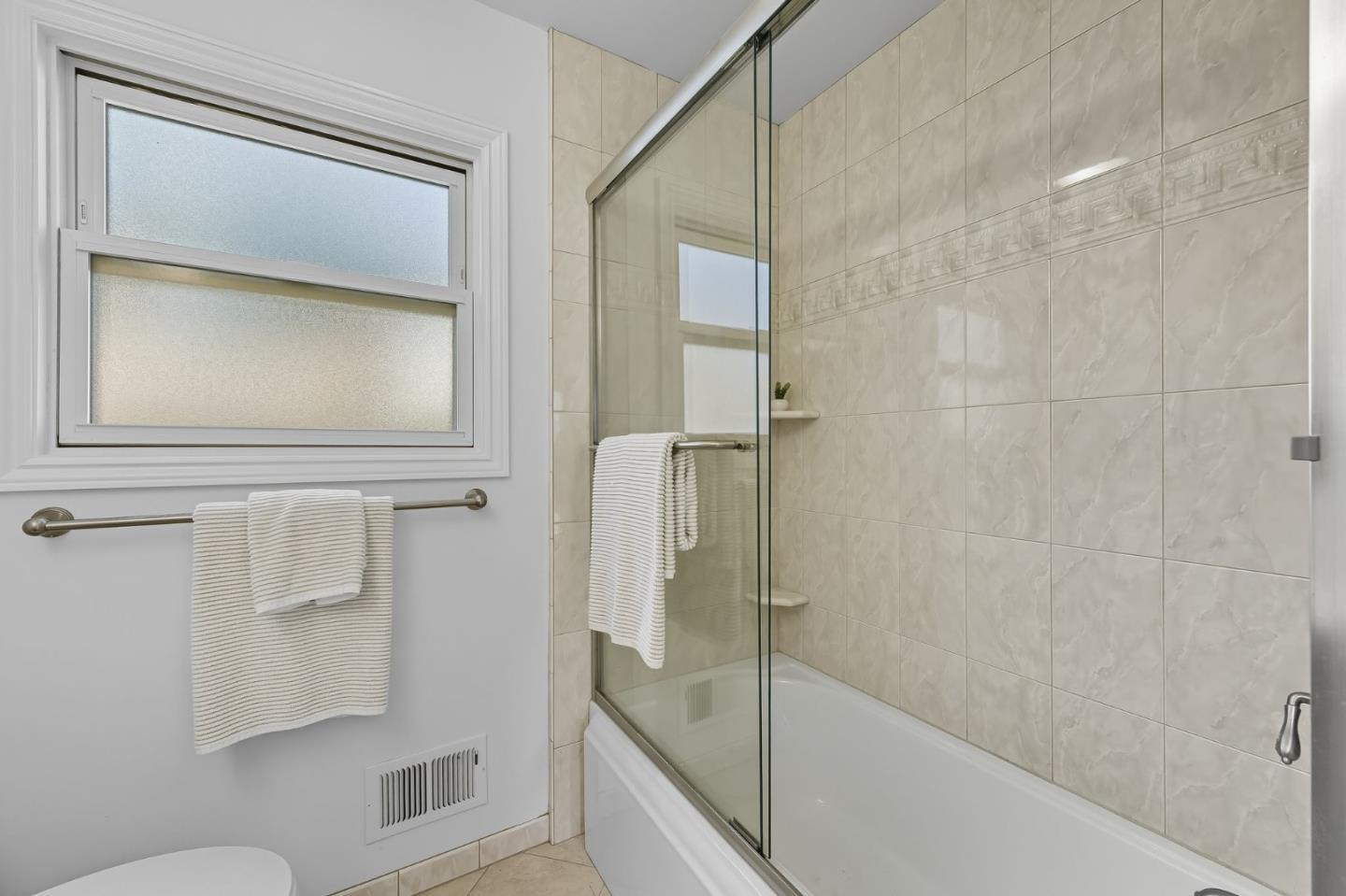 Detail Gallery Image 20 of 31 For 89 Hilltop Dr, San Carlos,  CA 94070 - 3 Beds | 2 Baths