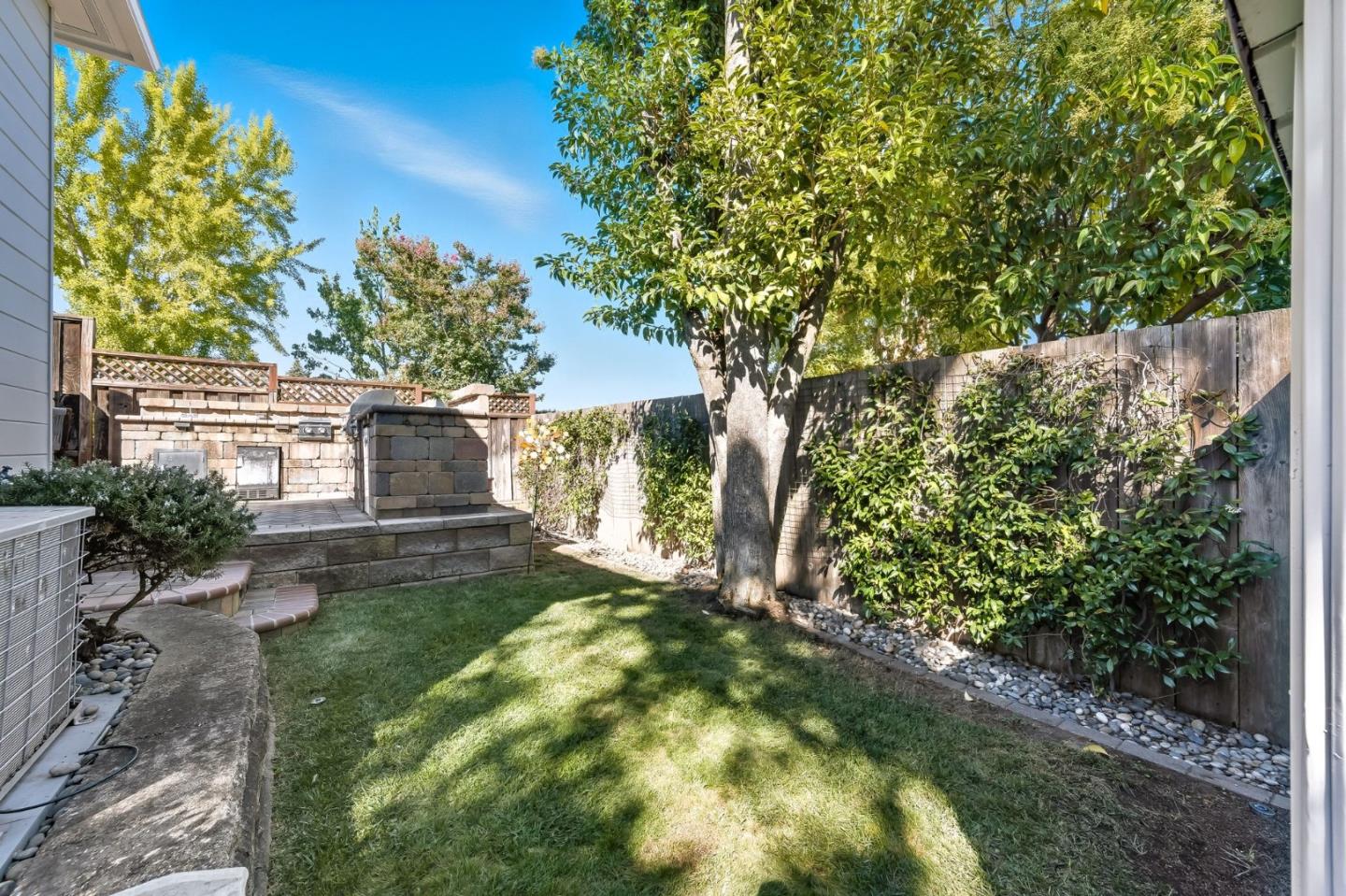 Detail Gallery Image 26 of 31 For 89 Hilltop Dr, San Carlos,  CA 94070 - 3 Beds | 2 Baths