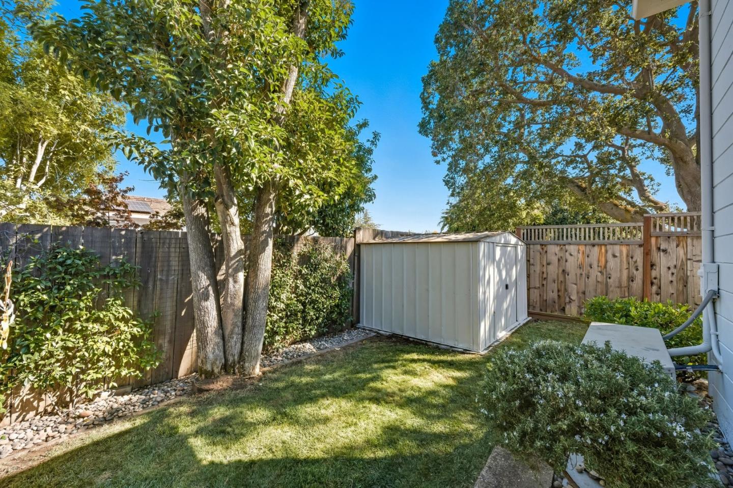 Detail Gallery Image 27 of 31 For 89 Hilltop Dr, San Carlos,  CA 94070 - 3 Beds | 2 Baths