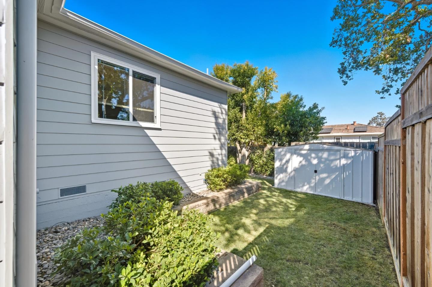 Detail Gallery Image 28 of 31 For 89 Hilltop Dr, San Carlos,  CA 94070 - 3 Beds | 2 Baths